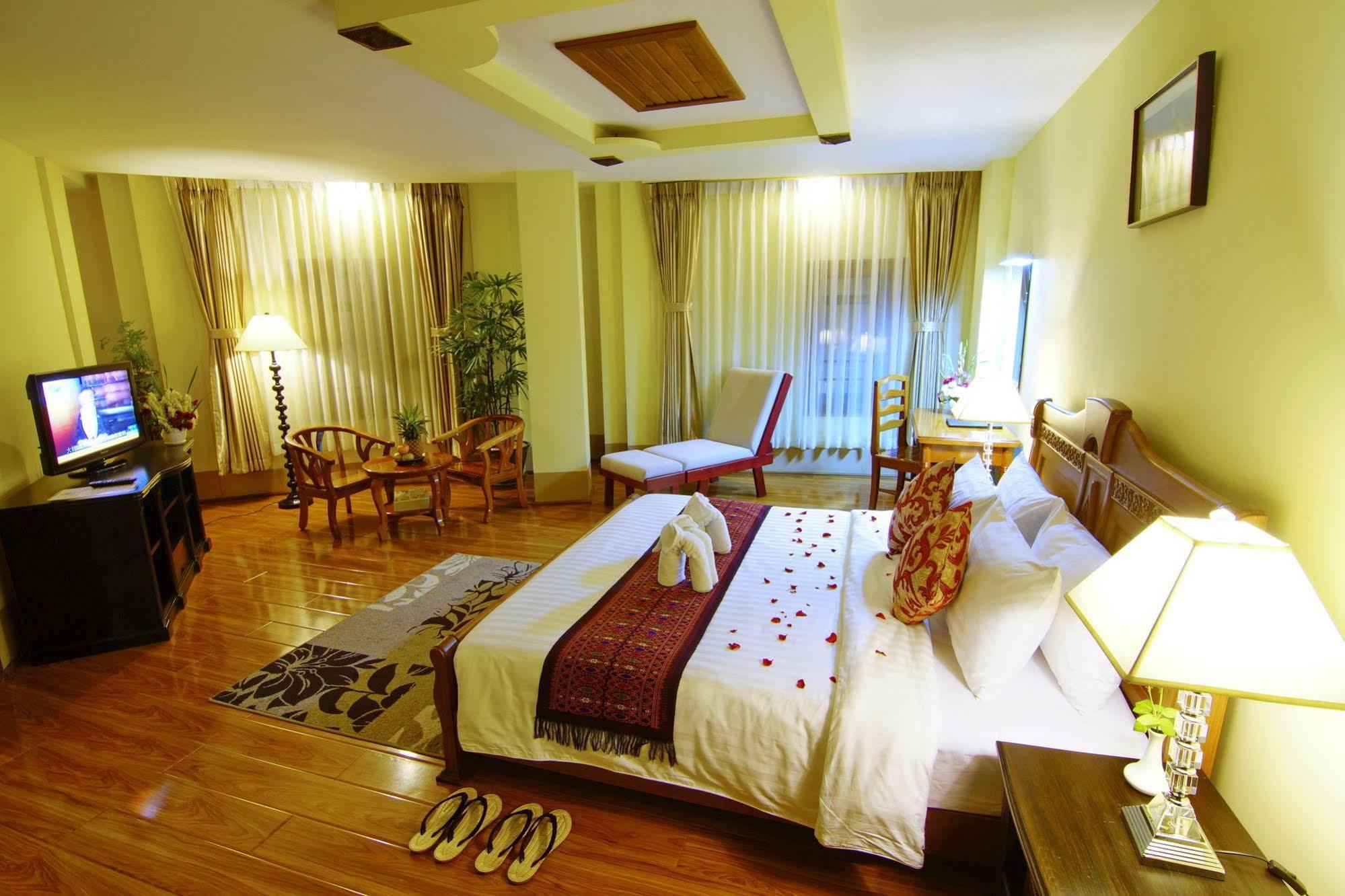 Shwe Ingyinn Hotel Mandalay Buitenkant foto